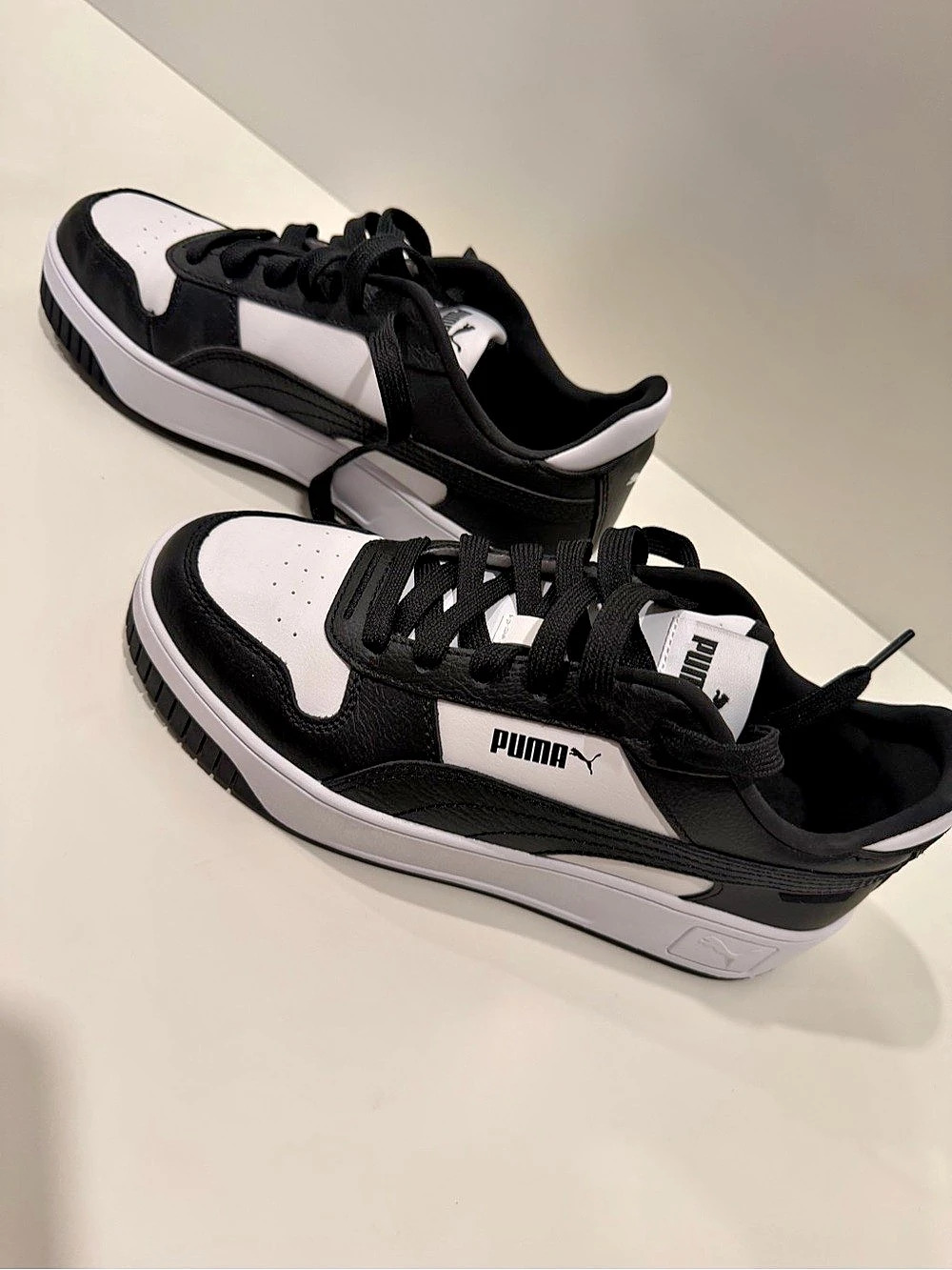 Women Puma Caven 2.0 Color Block Sneakers in Black & White US 7.5 Like New